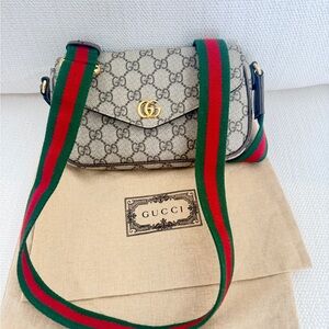 Authentic Gucci Beige GG Supreme Small Bag